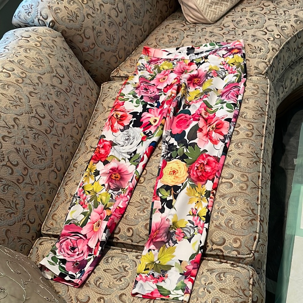 Hue Leggings Size M Floral